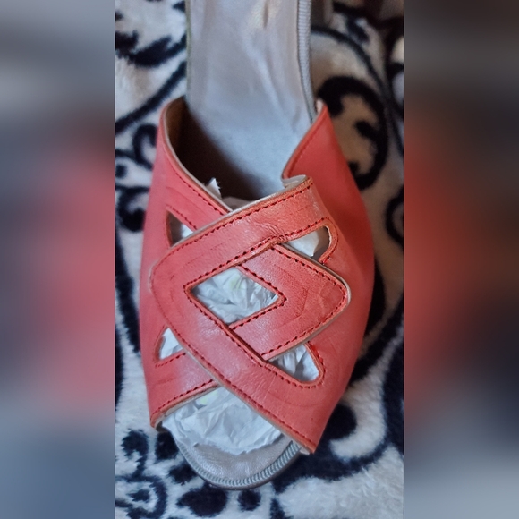 Remix Garnet Two Toned Heels size 9.5 Never worn - Picture 4 of 9